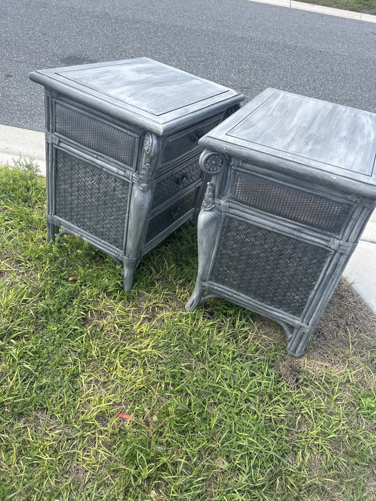 Free 2 nightstands