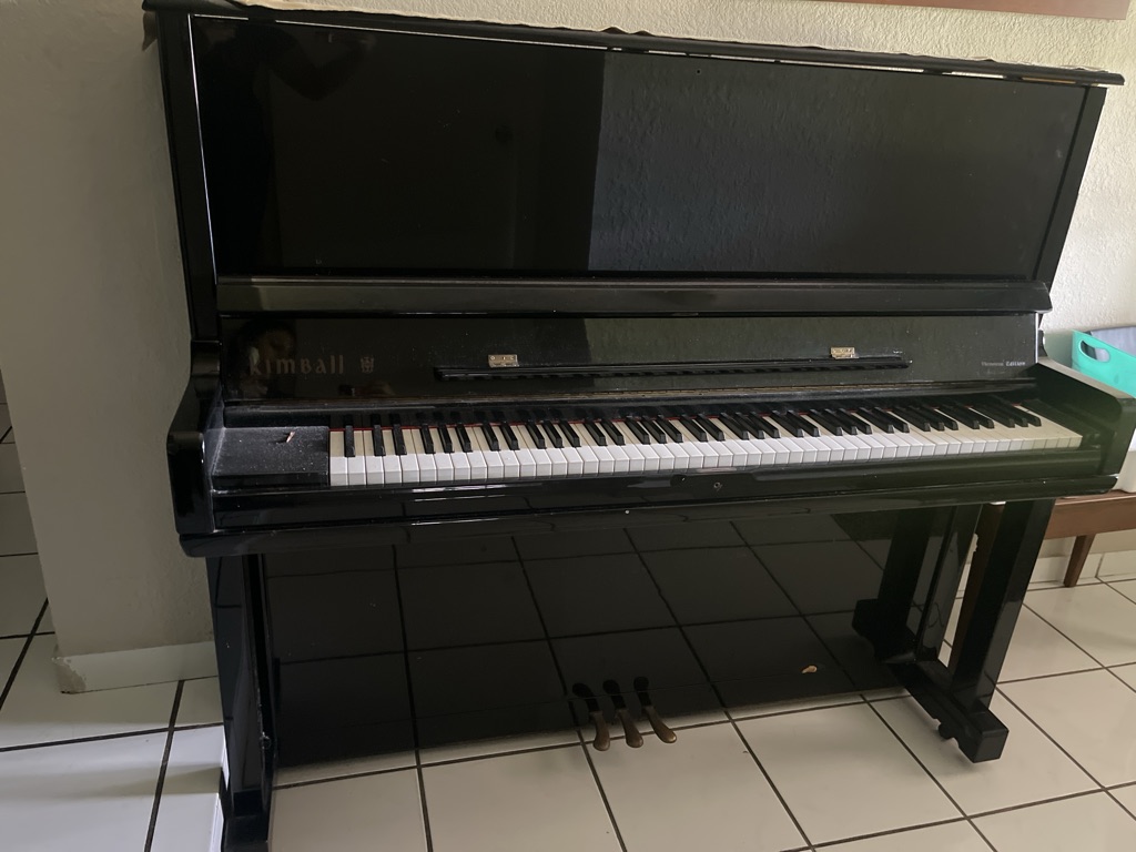 Free Piano en buenas condiciones