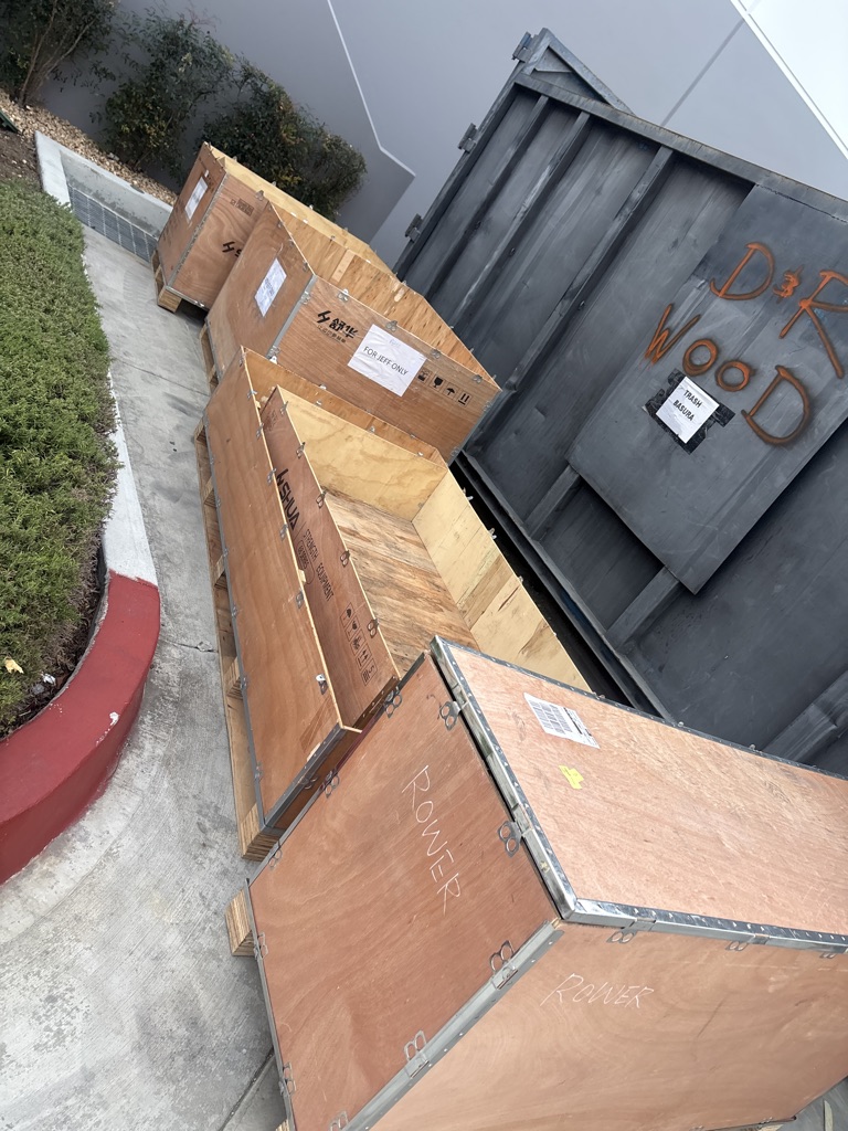 Free crates and brocken pallets