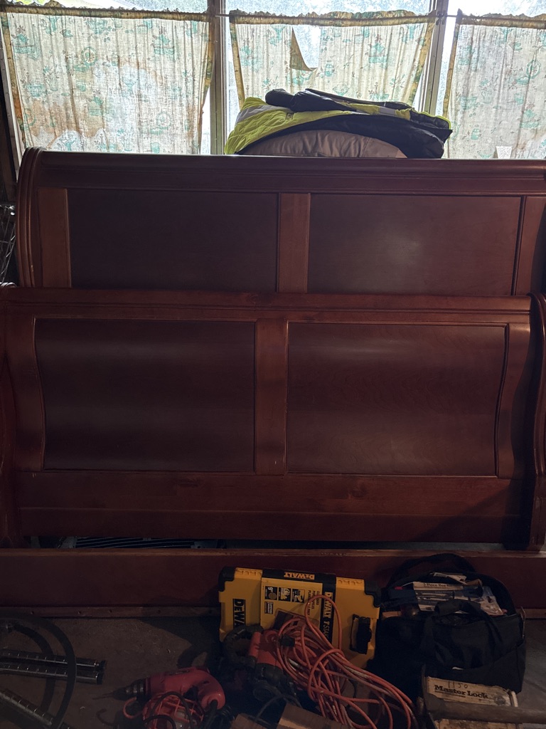 Free Sleigh bed