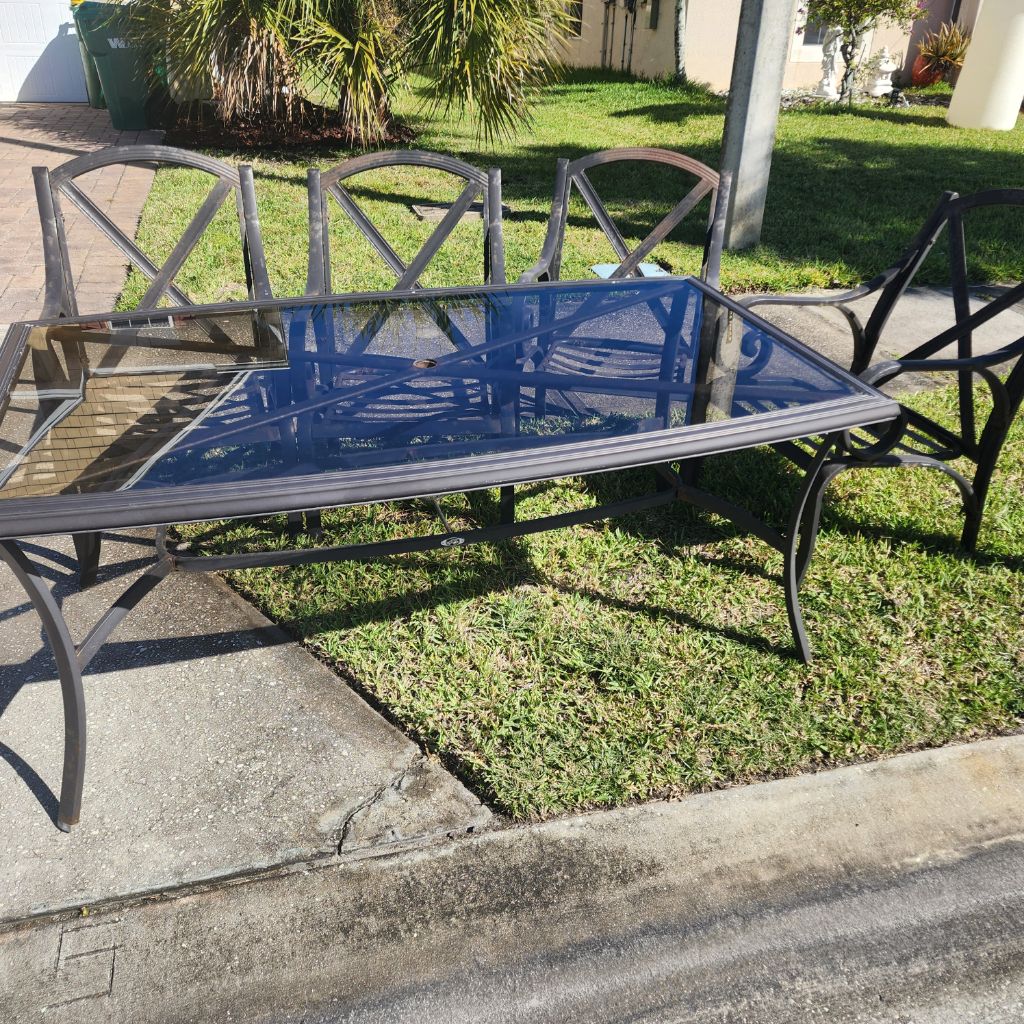 Free Patio Table w/ Chairs