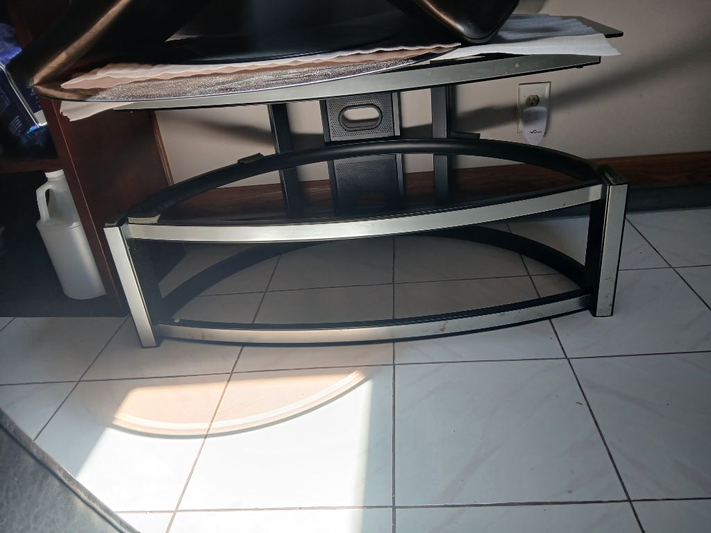 Free TV stand Free