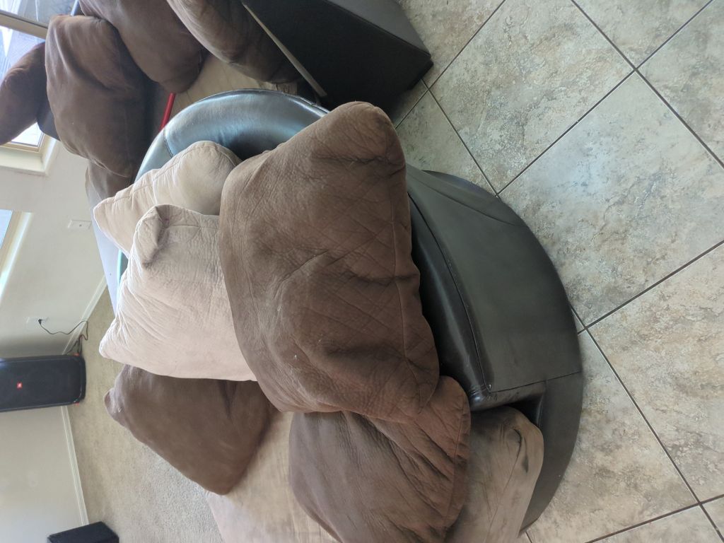 Free Living Room Furniture