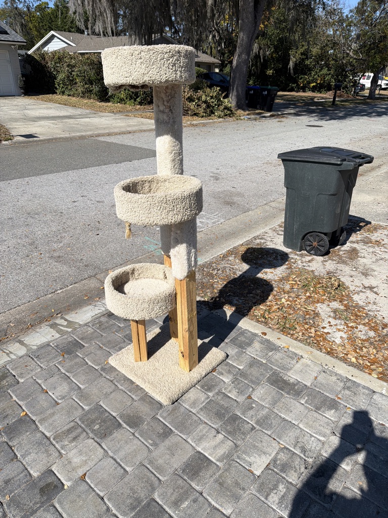 Free Cat tree