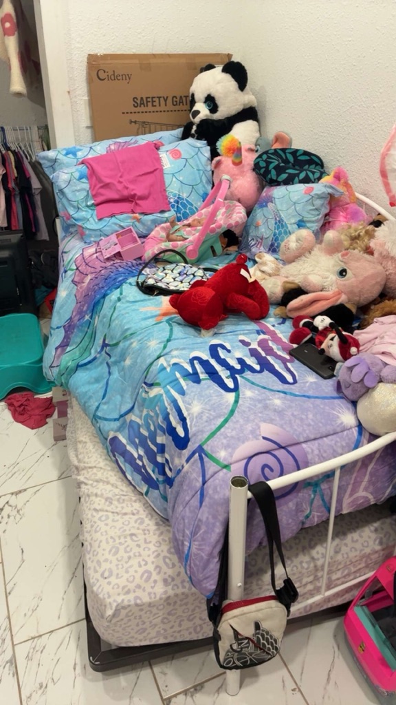 Free curb alert twin trundle bed