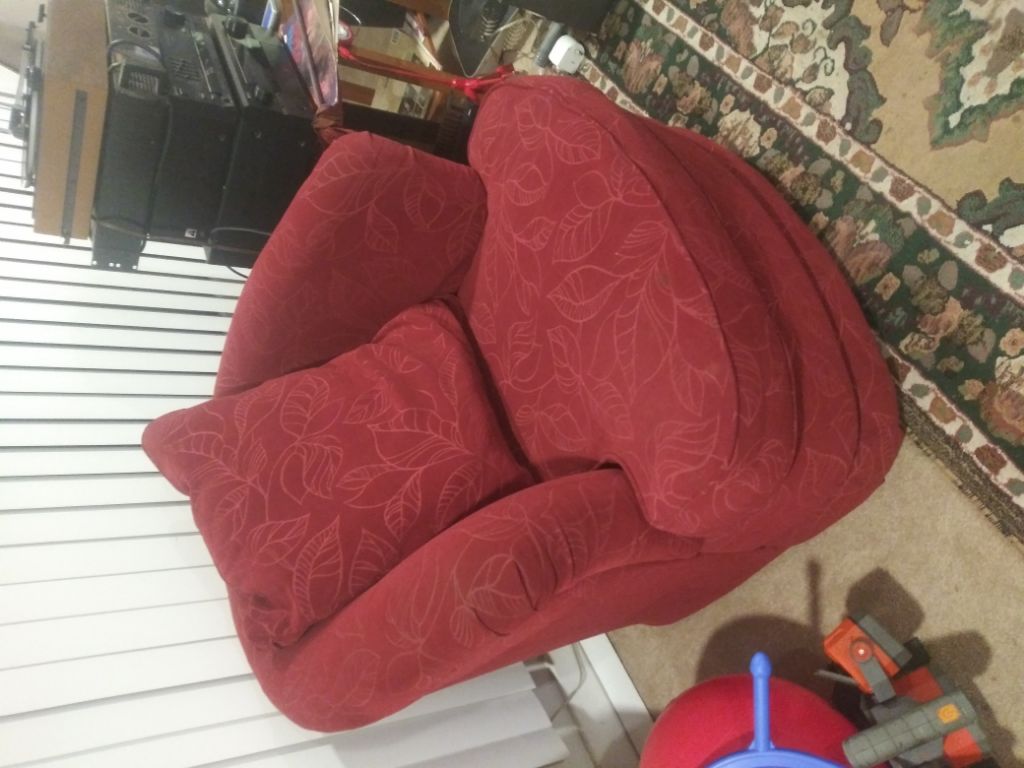 Free Red love seat, clean and comfortable
