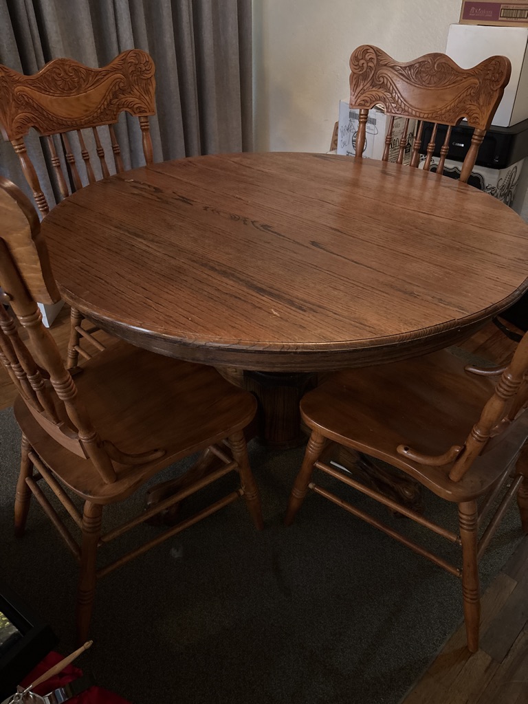 Free Dining Room Table/Chairs