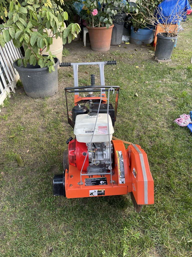 Free Sierra de corte de piso de concreto para caminar detras