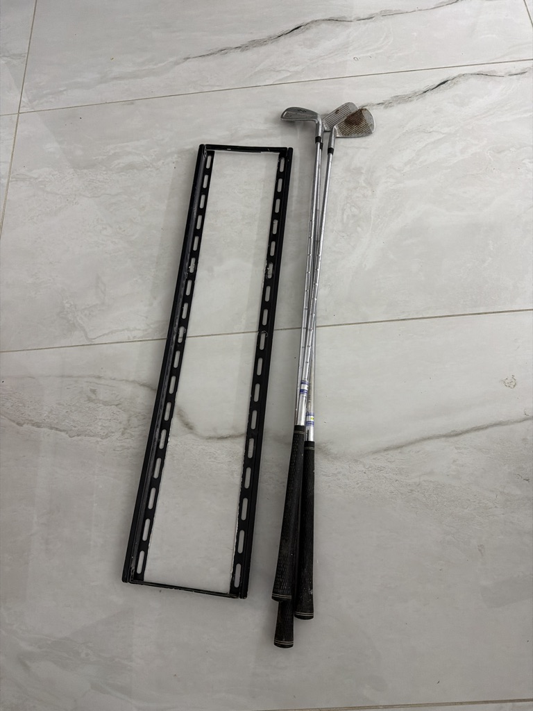 Free Golf sticks/ tv mount (only one part) free