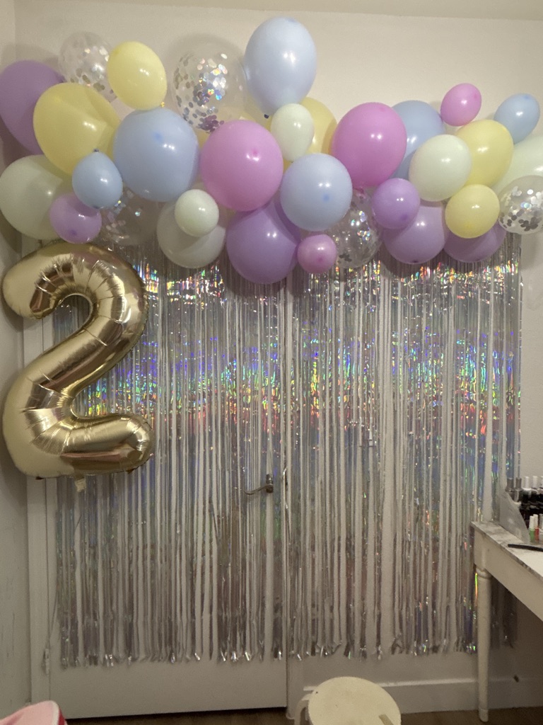 Free 2 balloon and balloon arch