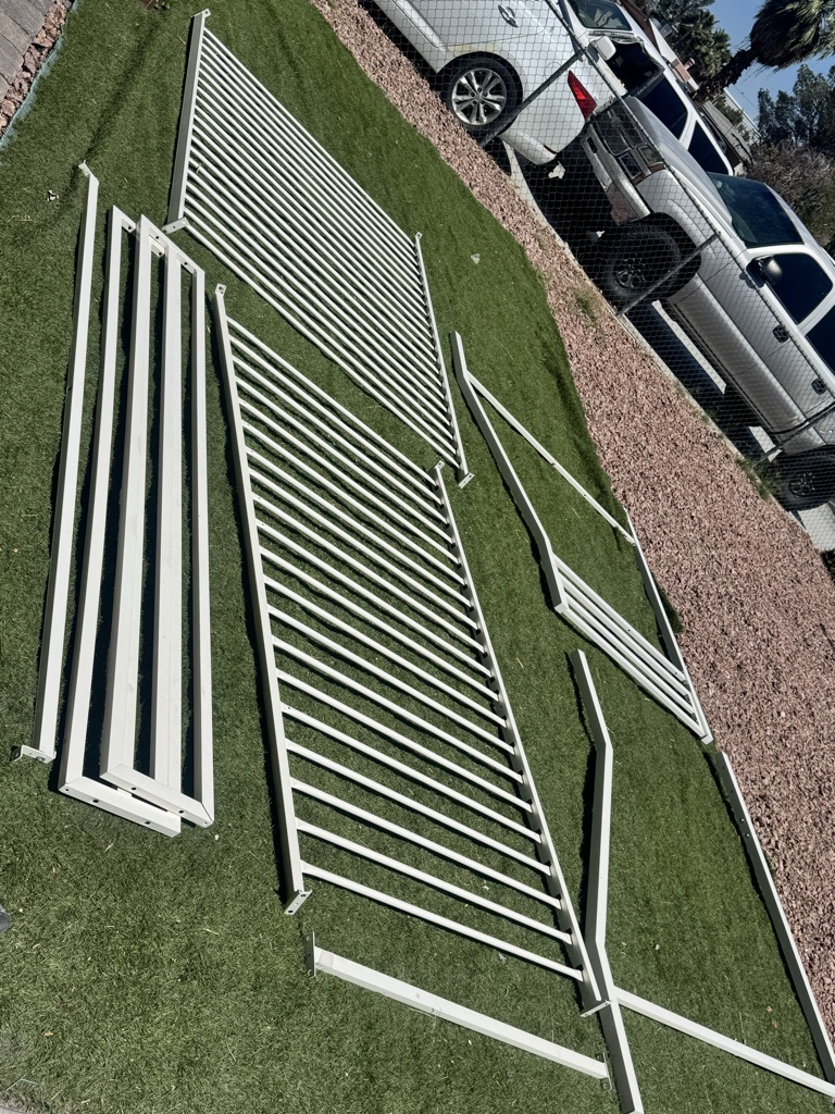 Free White bunk bed