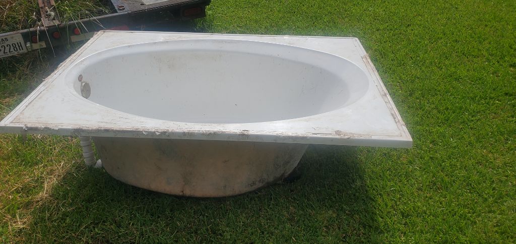 Free FIiberglass Garden tub