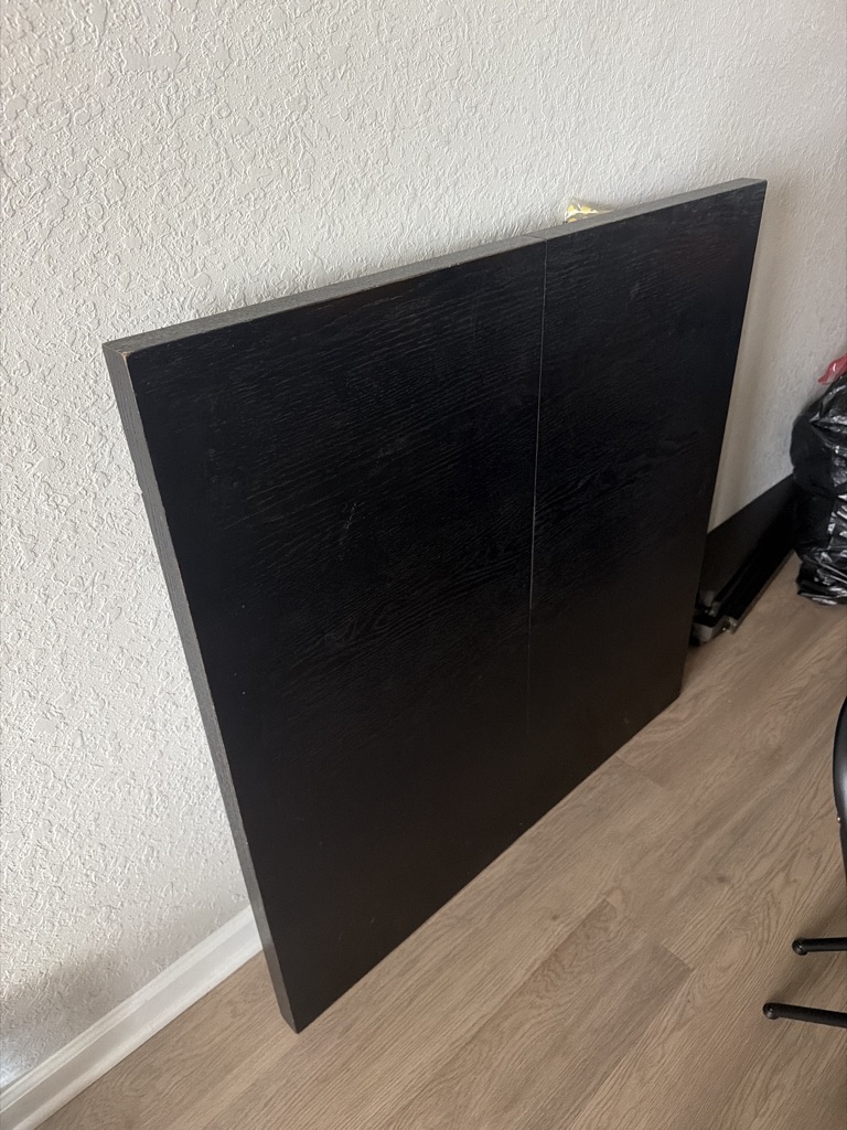 Free dining table
