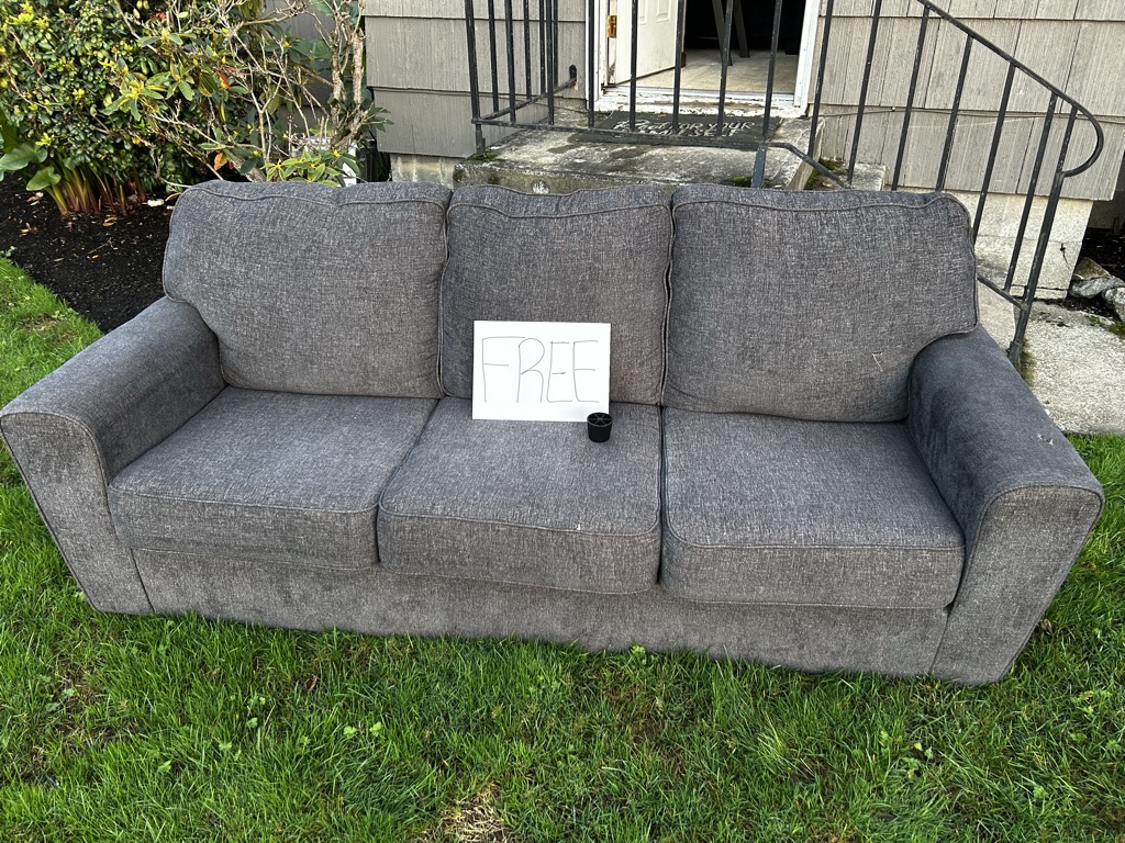 Free couch fife wa