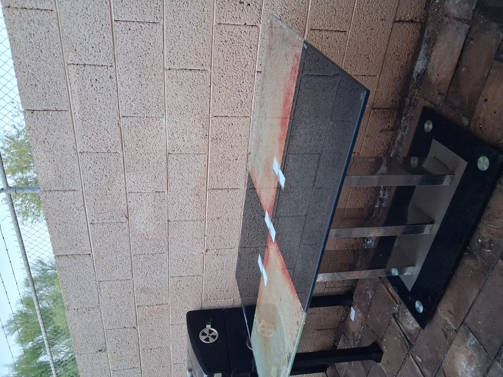 FREE TABLE MUST PICK UP