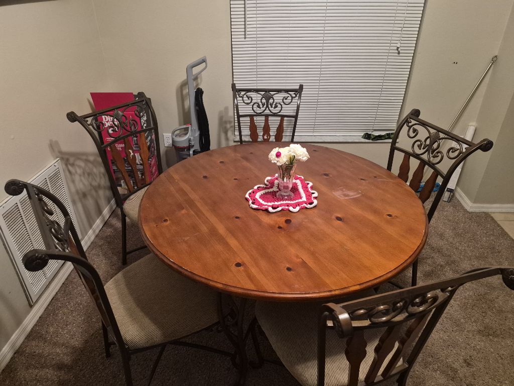 Free Round table with 5 chairs in good condition