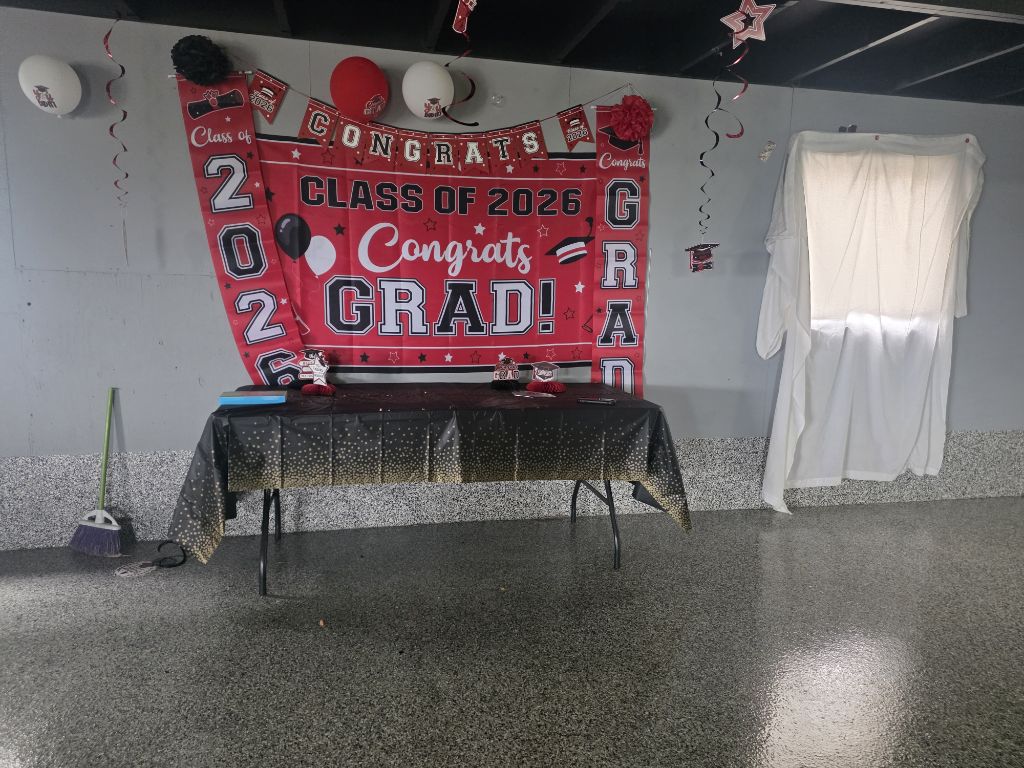 Free 2026 graduate backdrop decorations