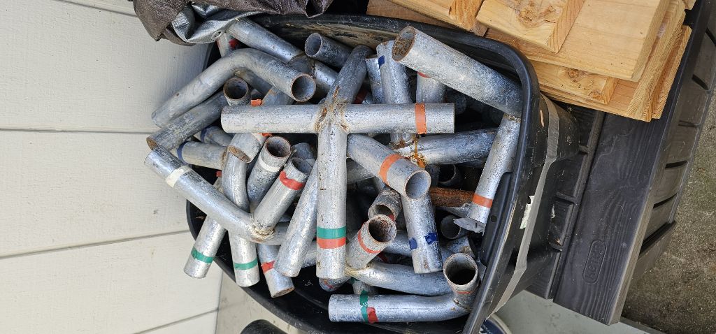 Free box of pole connectors