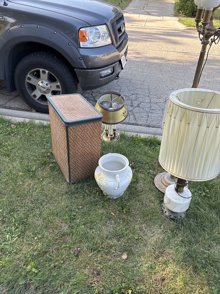 Free 3 lamps. Hamper. Shelf. Flower pot