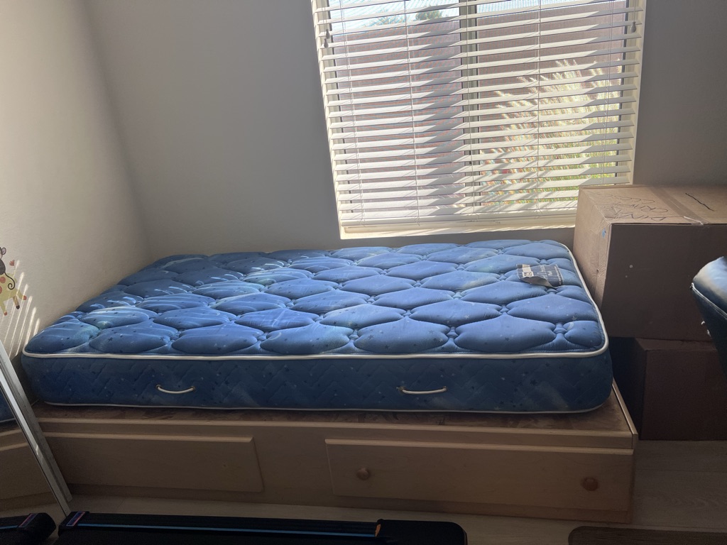 Free Twin bed with 2 drawers