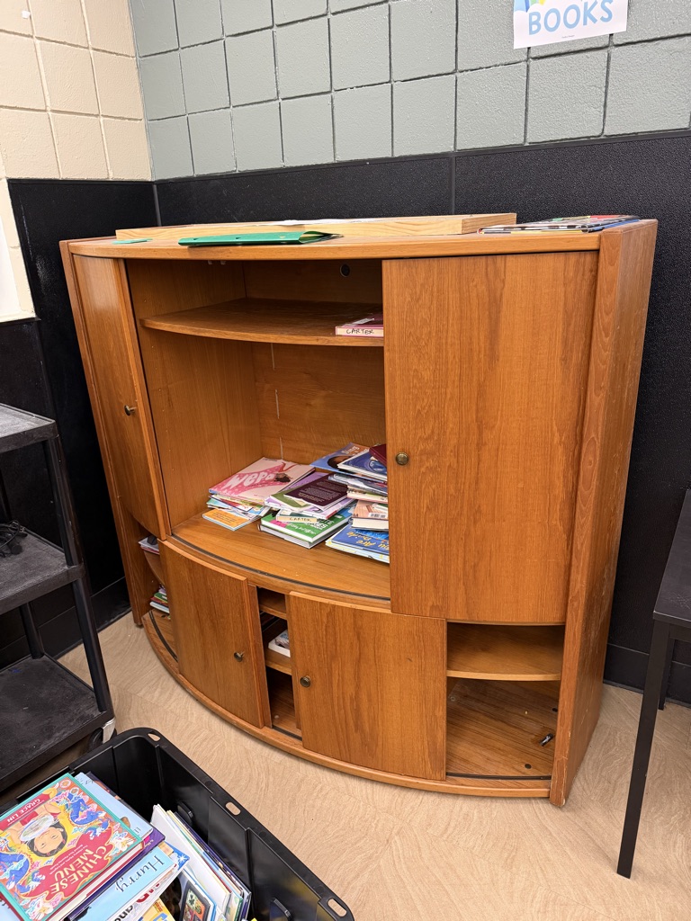 Free Cabinet with sliding doors