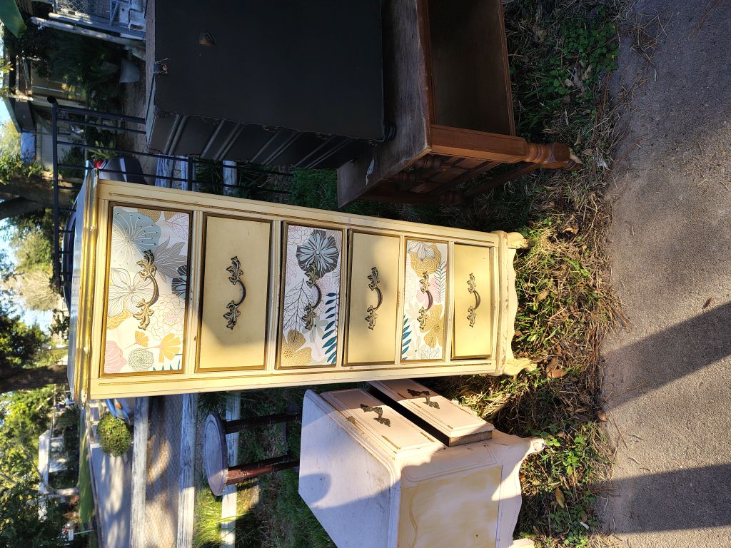 Free Clearing /Cleaning FURNITURE/DECOR