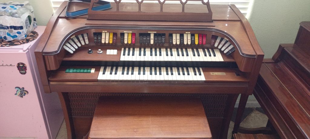 Free Wurlitzer antique electric organ