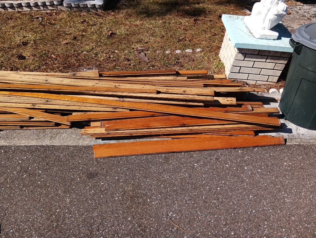 Free White oak flooring