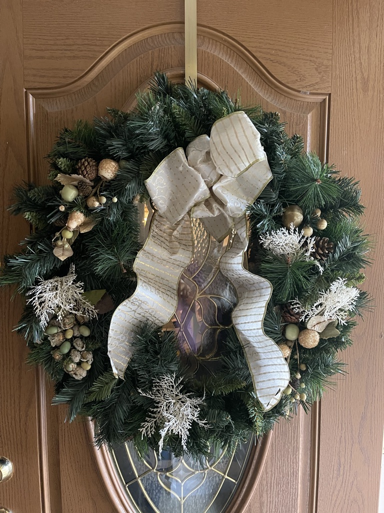 Free CHRISTMAS WREATH 25”