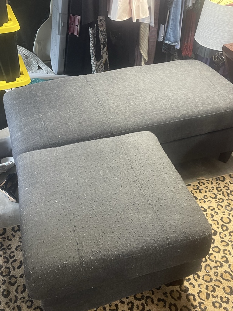 Free upholster chest/coffee table