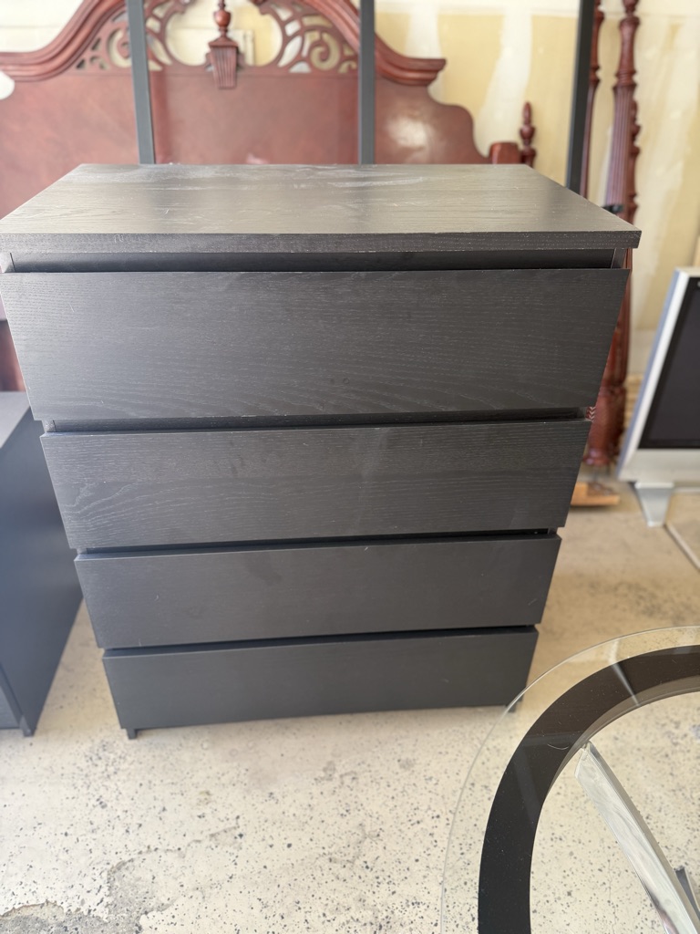 Free Dresser and Nightside set in black