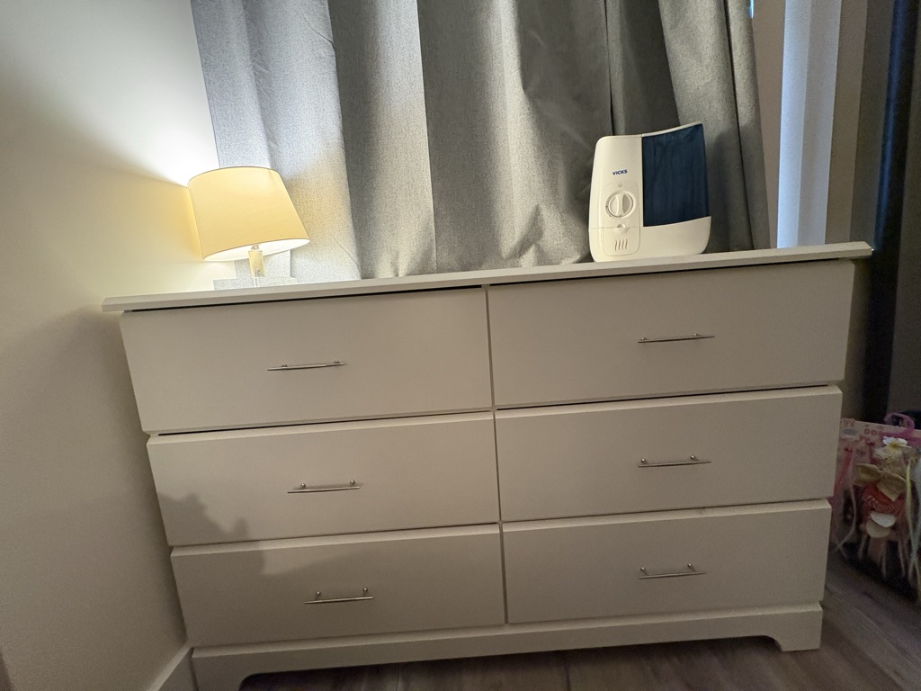 Free Dresser white