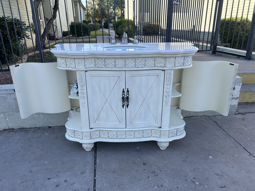 Free Vanity bathroom
