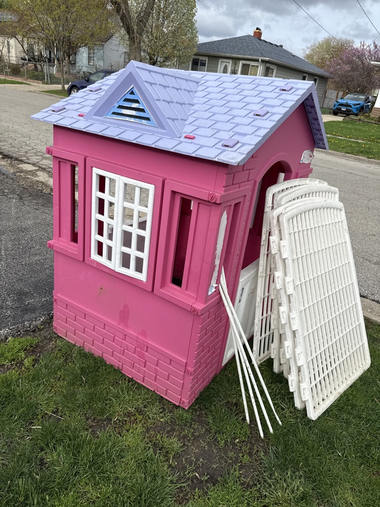 Free Little girl house and dog cage