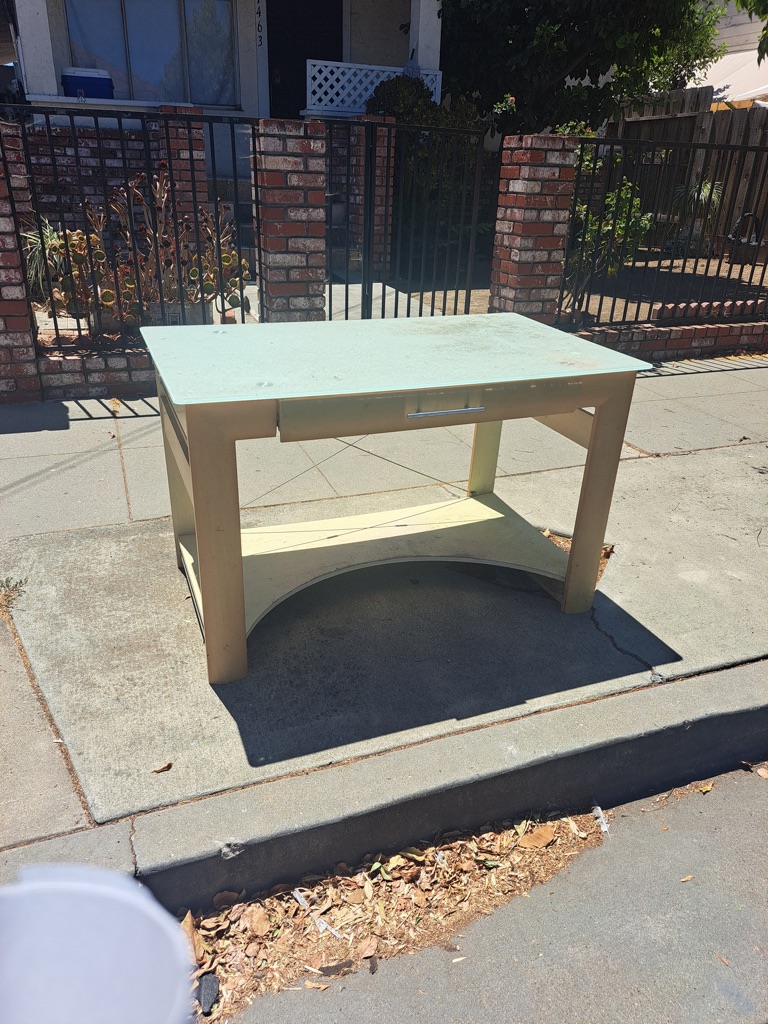 Free desk