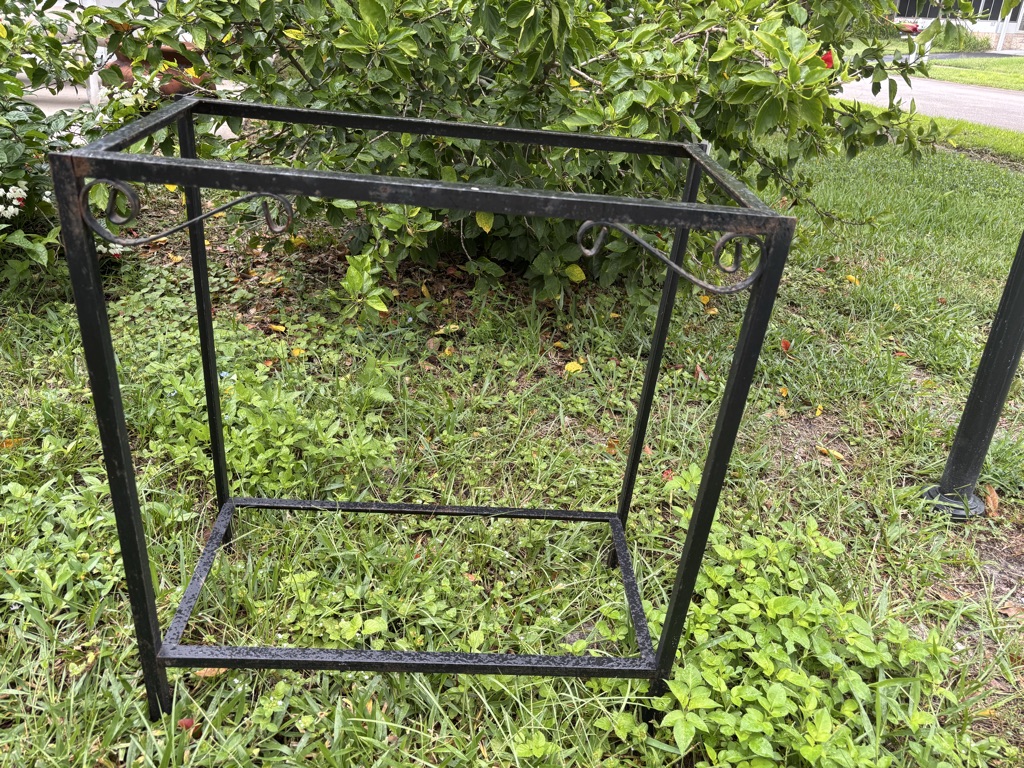 Free Metal fish tank stand