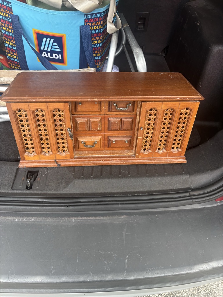 Free wooden jewelry box