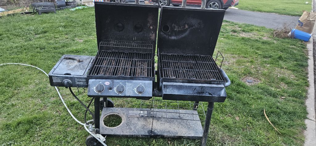 Free Curb Alert. 3 year old Dual grill/smoker