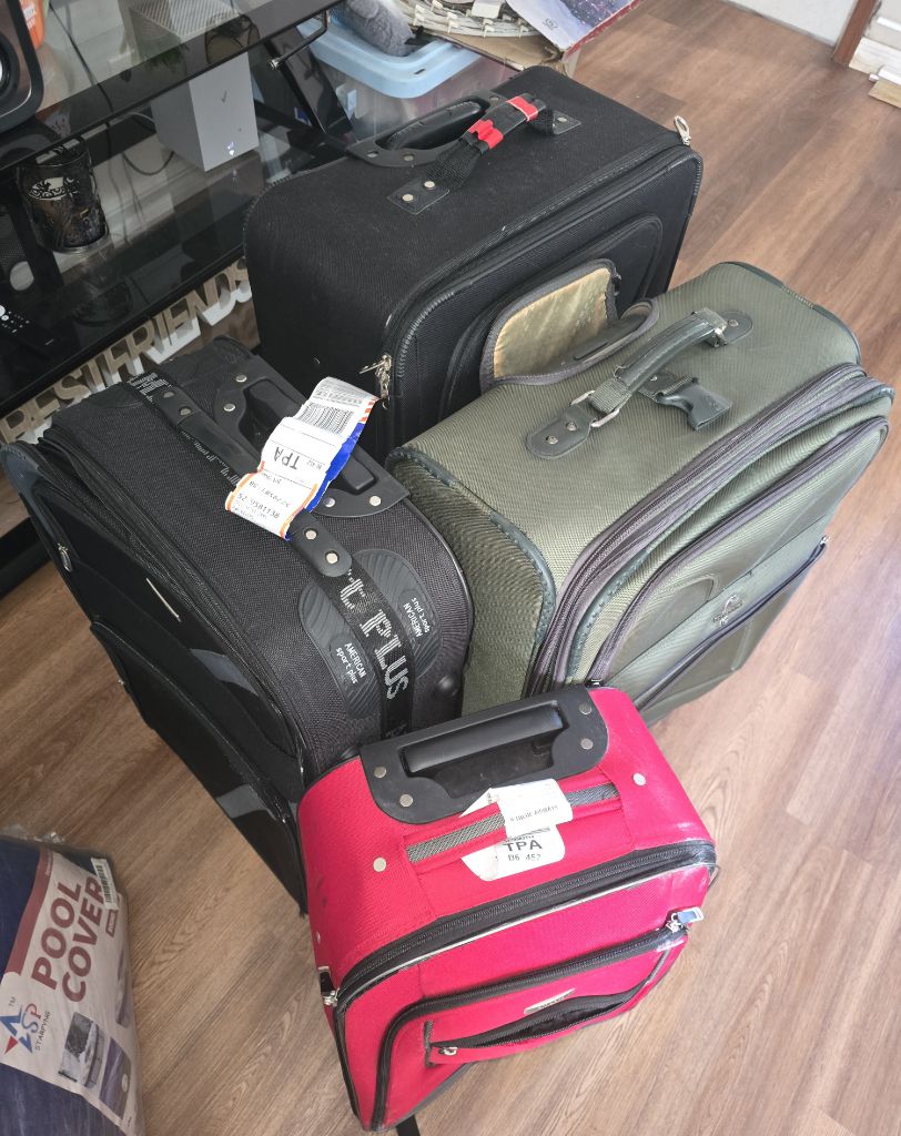 Free 4 suitcases free