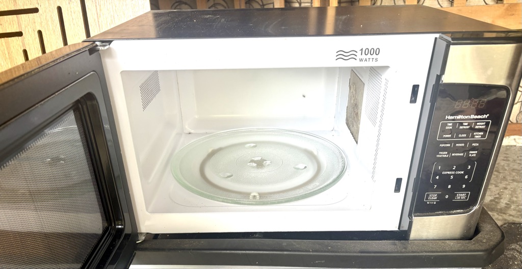 Free new 1000 watt microwave