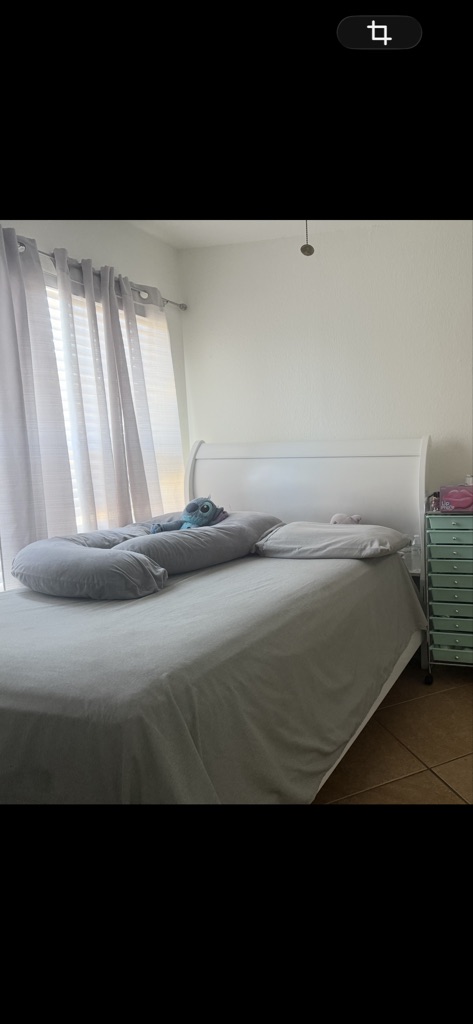 Free Cama y mesita de noche