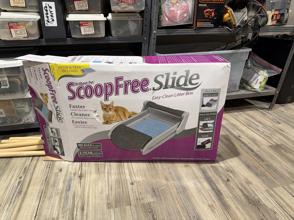 Free Scoop free slide litter box