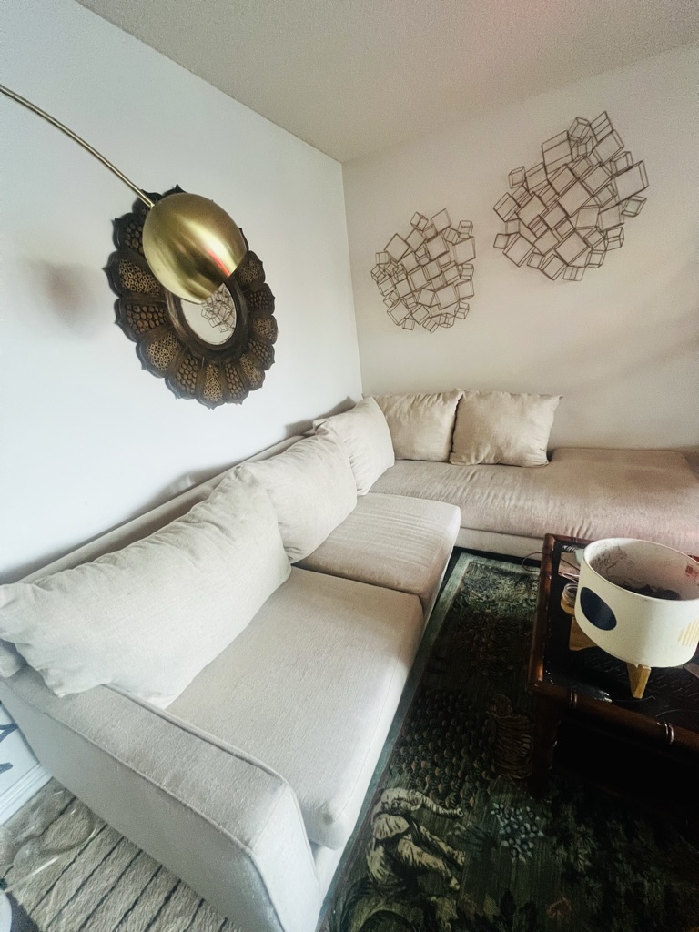 Free Sectional