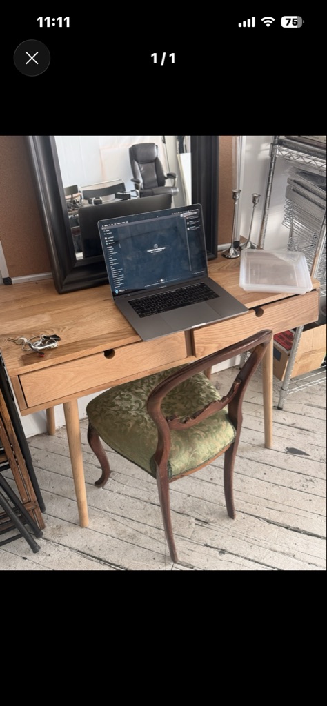 Free wooden Desk