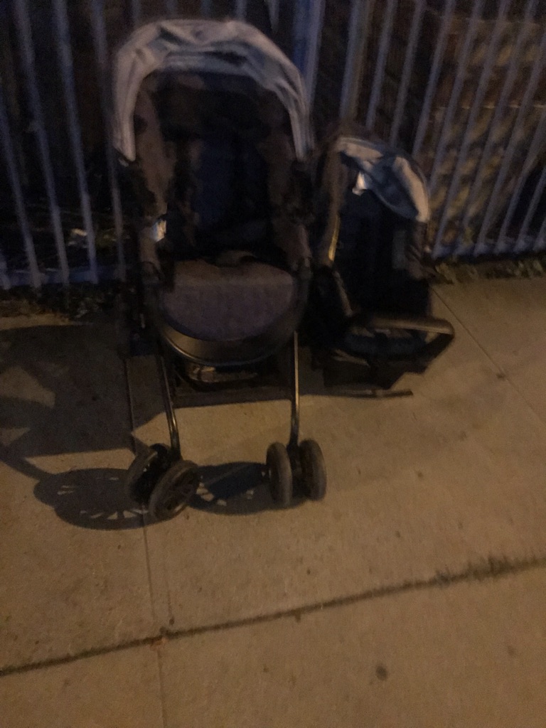 Free /gratis baby stroller pick up /recoje en 3140 Iowa Ave South Gate Ca 90280