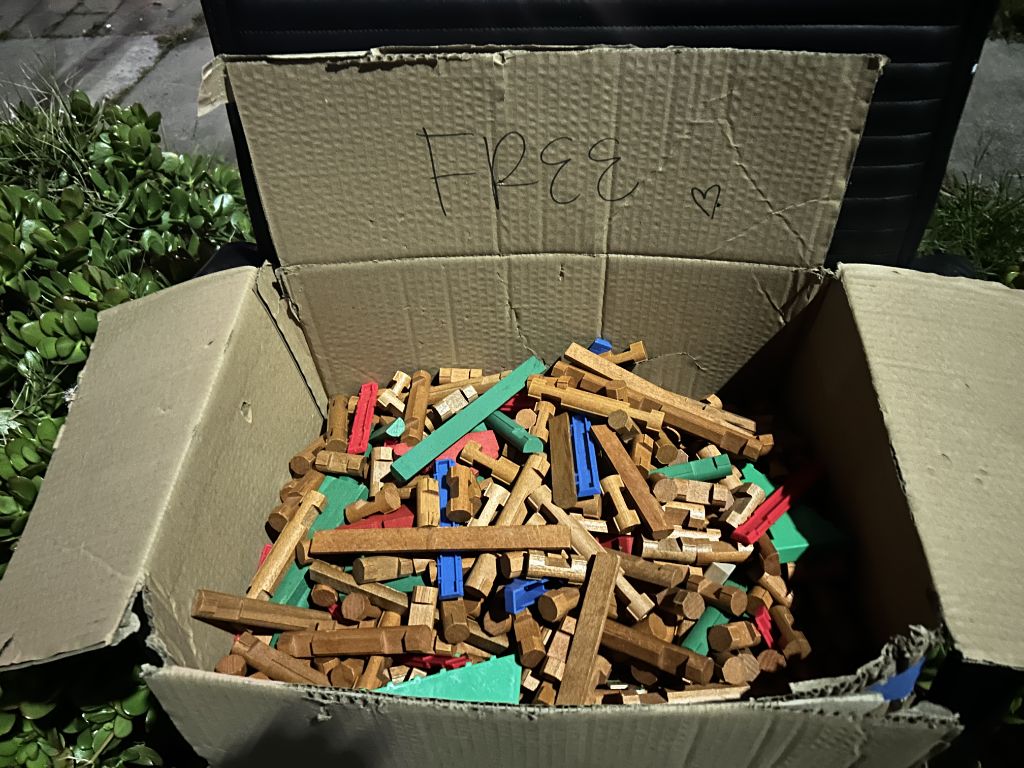 Free Lincoln logs
