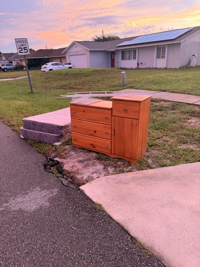 Free Changing table on monarch Ave in deltona