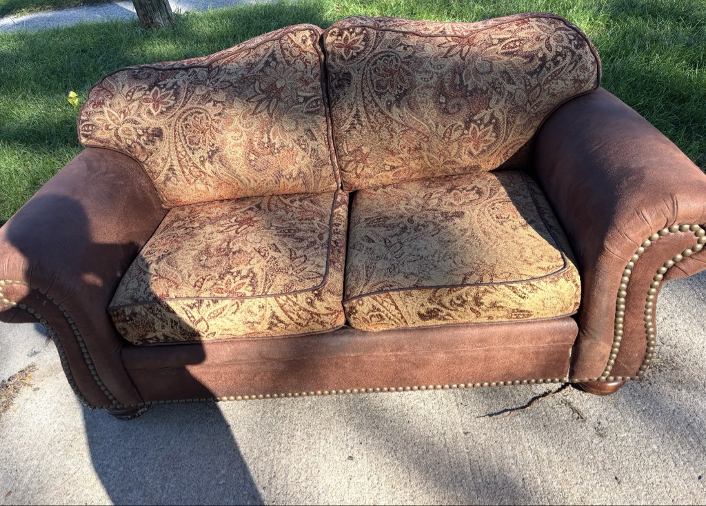 Free FLEX STEEL LOVE SEAT