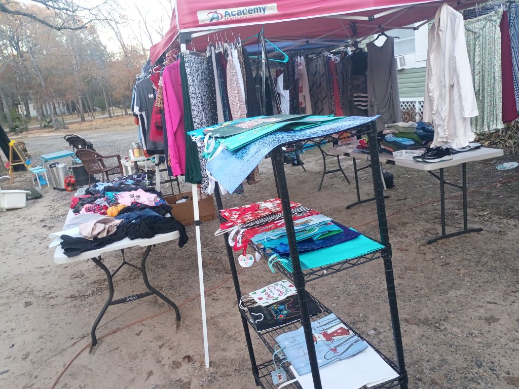 Free Yard sale. Some free items.