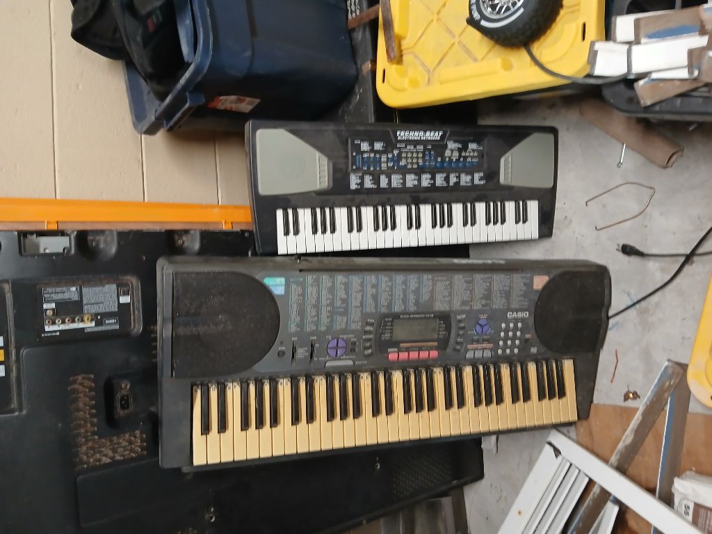 Free keyboard/synthesizer